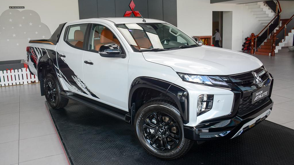 mitsubishi-triton-athlete-nang-cap-chat-choi-gia-tu-760-trieu-dong-1